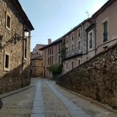 La Casa Del Alamo *