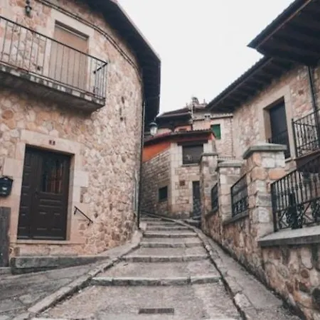 La Casa Del Alamo